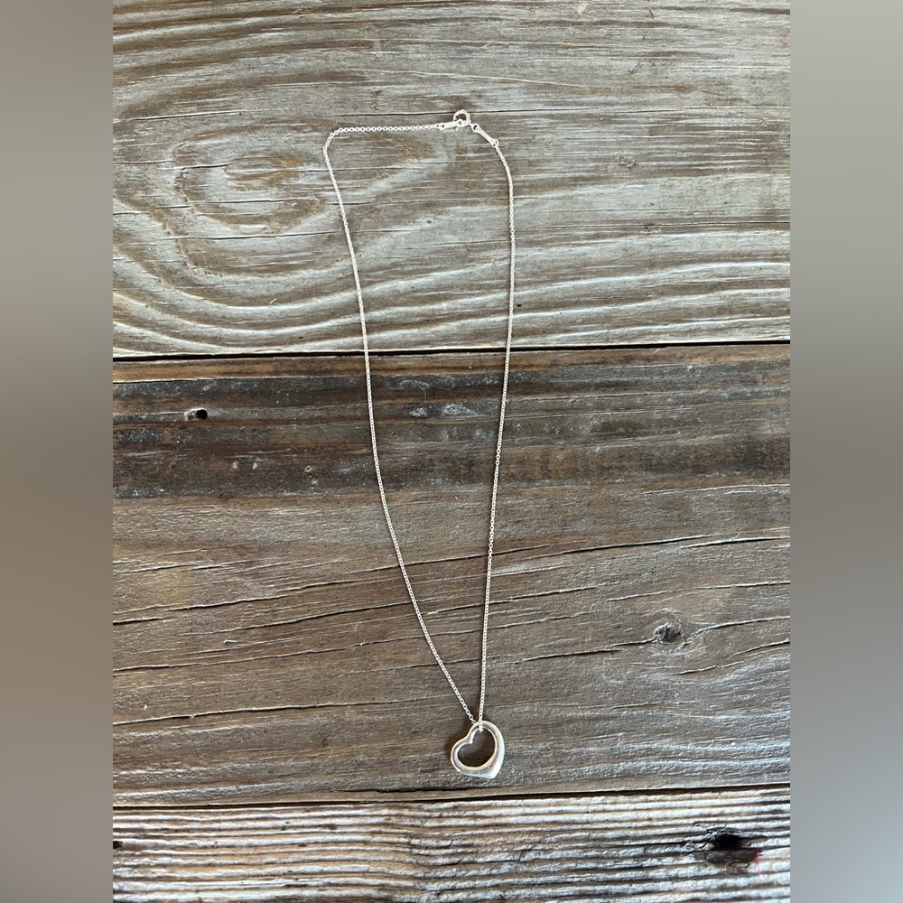 TIFFANY & CO. Elsa Peretti small open heart necklace
